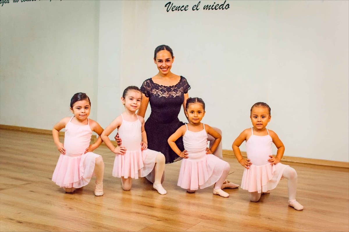 Niñas en clase de ballet